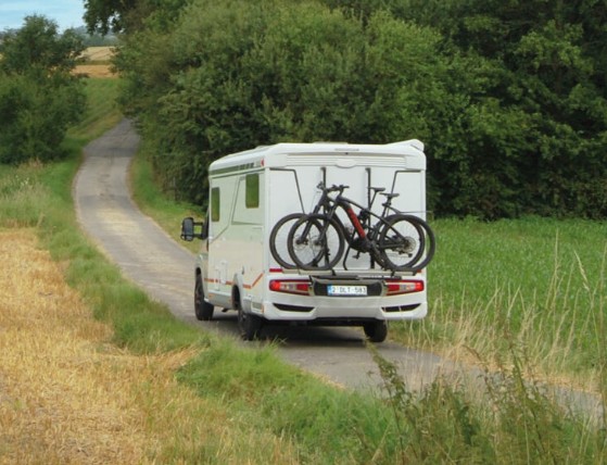 BIKE LIFT RAIL, elektrisk sykkelstativ til å feste i bakveggen. Max 60kg.
