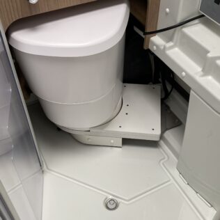 Clesana sving adapter for Malibu VAN m/Thetford 260 serien